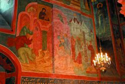 Обретение Нерукотворенного образа Богоматери на столпе храма в Лидде. Юлиан отступник приказывает уничтожить образ (?) или спор о храме (?). Роспись Смоленского собора Новодевичьего монастыря. 1598 г.