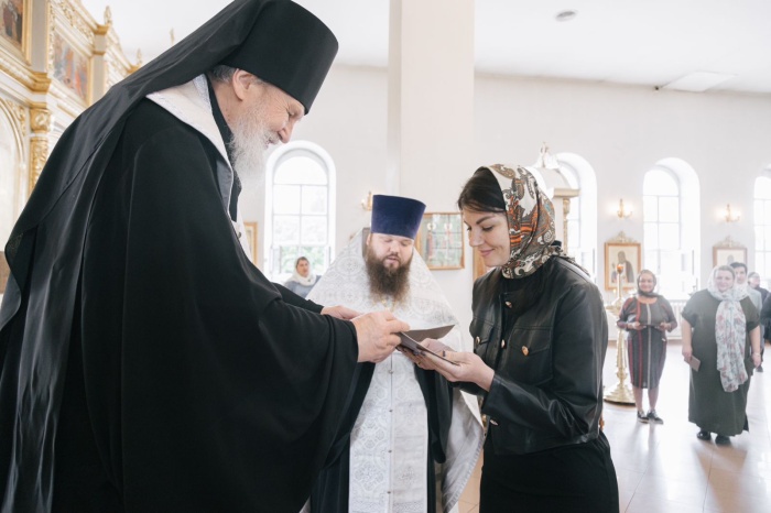 Вручение свидетельств о прохождении курсов по оказанию помощи пациентам в военных госпиталях 