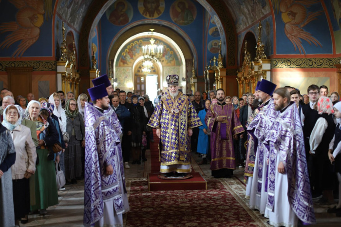 Архиерейское богослужение в Богоявленском соборе Ногинска