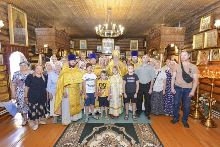 Архиерейское богослужение в Казанском храме деревни Леониха 