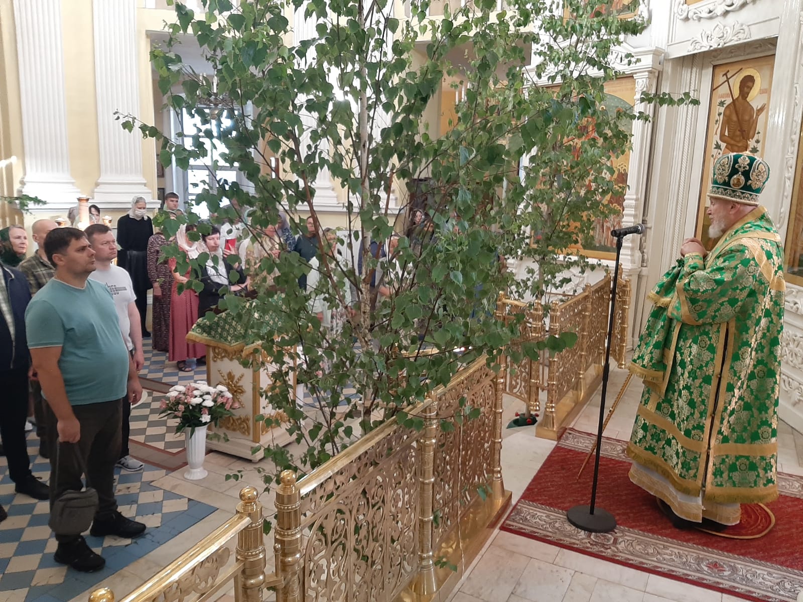 Праздник Святой Троицы в Преображенском кафедральном соборе Балашихи 