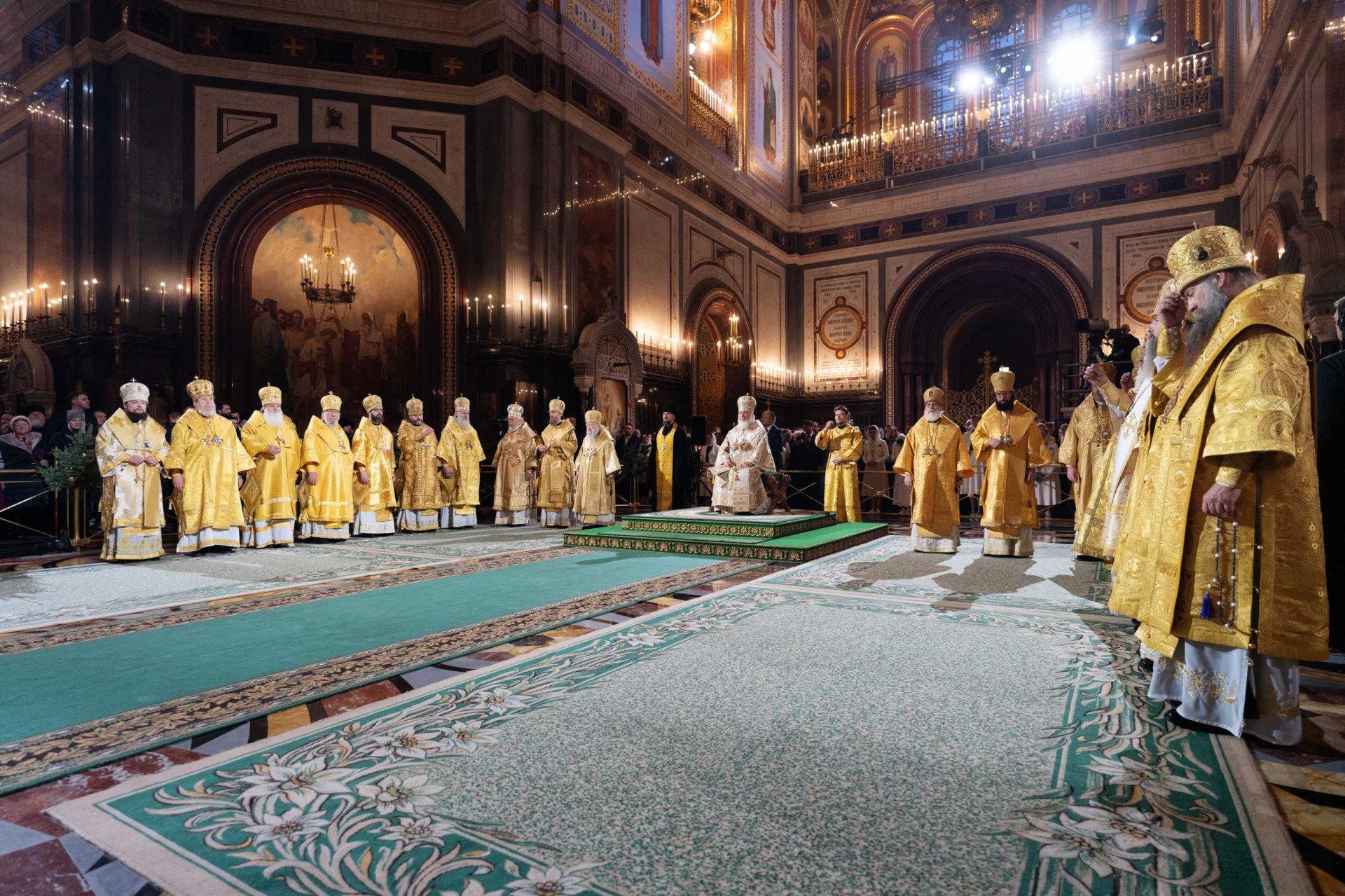 Великая вечерня в Храме Христа Спасителя