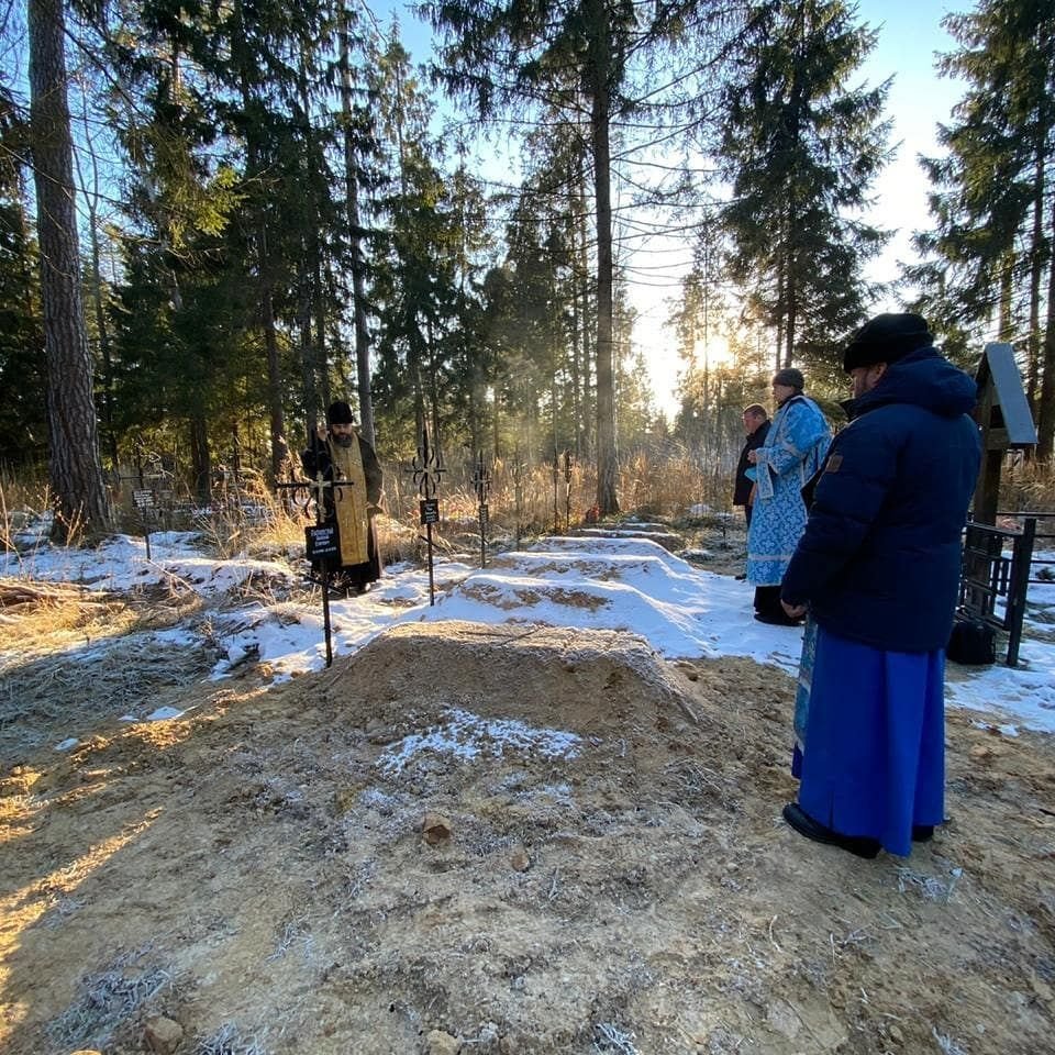 Лития на кладбище в деревне Давыдово