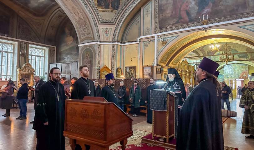 Чтение Великого покаянного канона преподобного Андрея Критского в Преображенском храме микрорайона Саввино