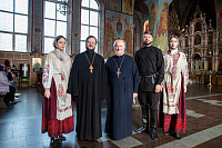 Школьники и студенты в Троицком соборе г. Щёлково