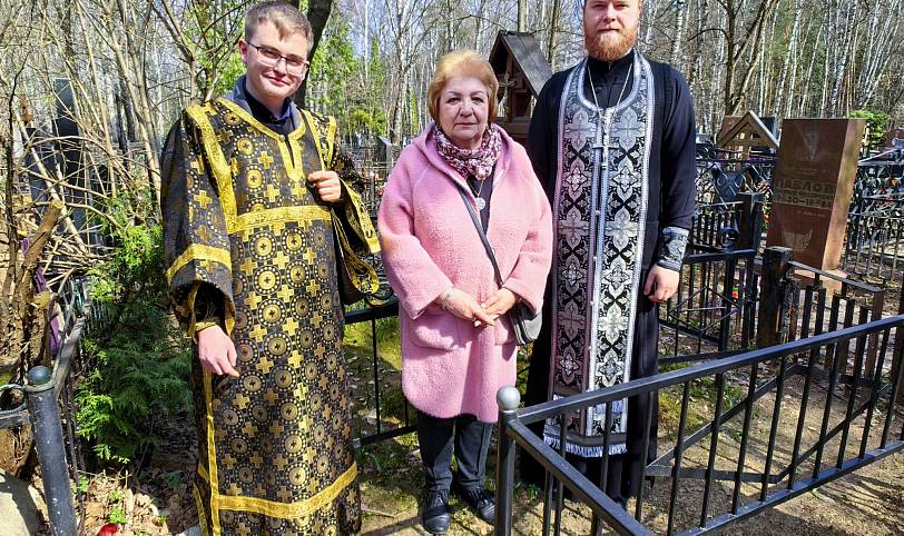 Заупокойное богослужение на месте захоронения протоиерея Леонида Бухарова