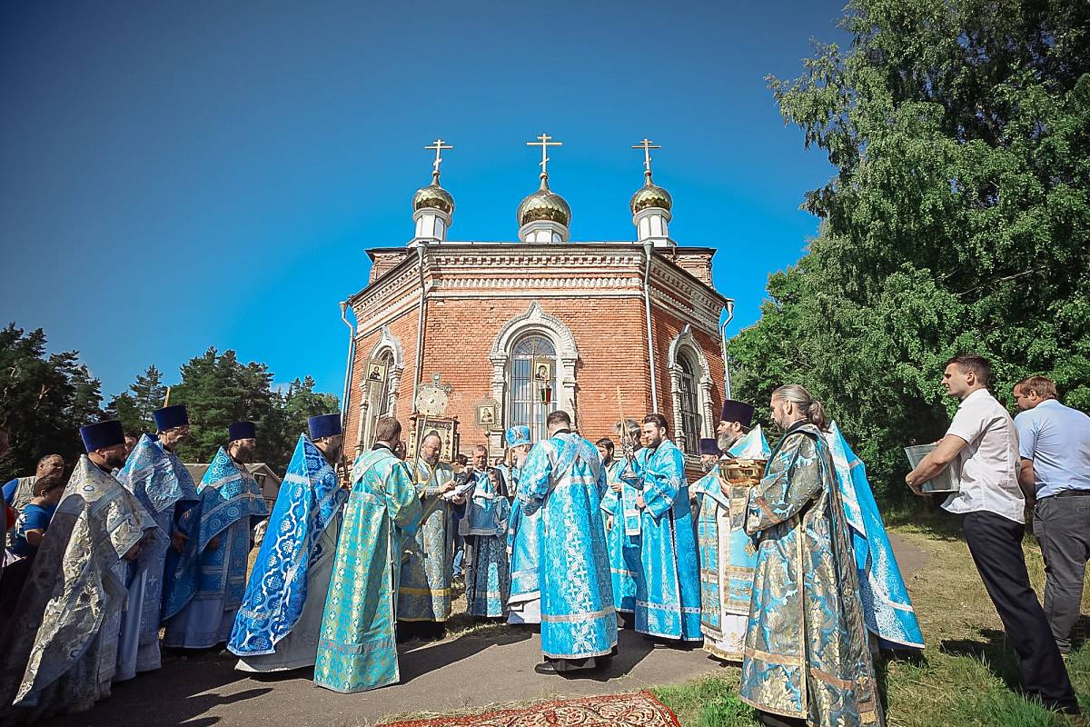 Престольный праздник в Ахтырском храме деревни Яковлево 
