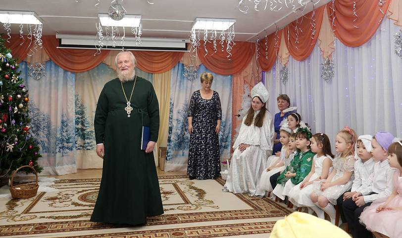 Рождественский утренник в детском саду «Солнечный зайчик» посёлка Новый городок