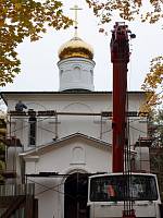 Крест над храмом при онкологическом диспансере в Балашихе