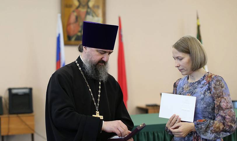Награждение многодетных супруг священников в Богородском благочинии