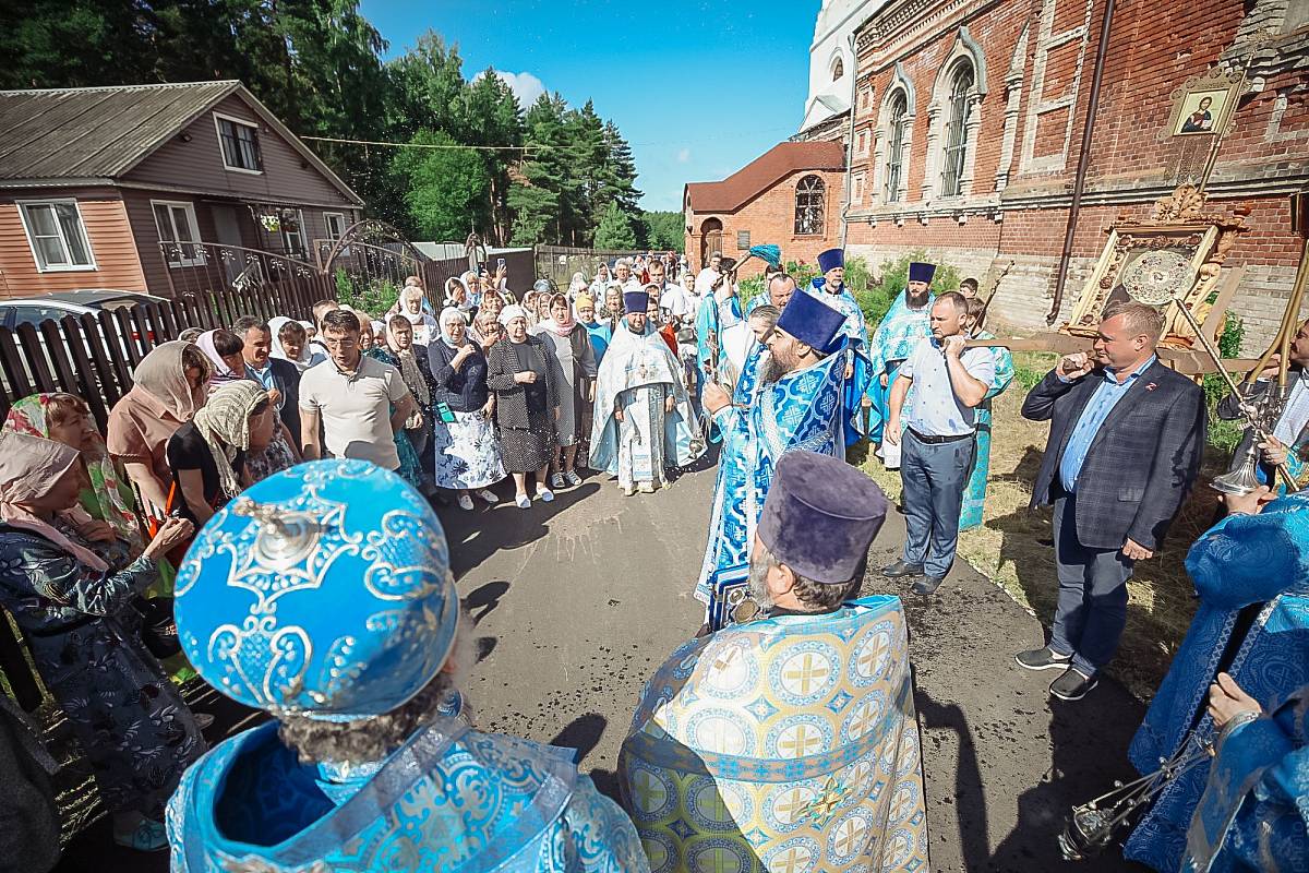 Престольный праздник в Ахтырском храме деревни Яковлево 