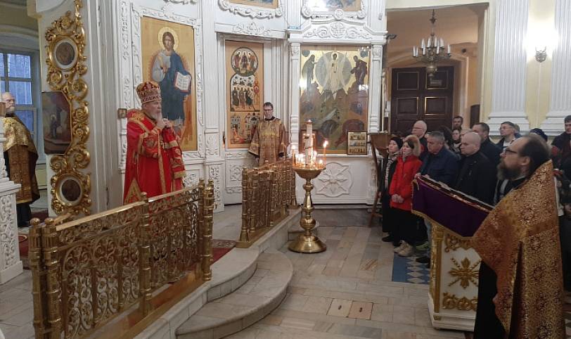 Поклонение Честному и Животворящему Кресту Господню в Преображенском кафедральном соборе Балашихи