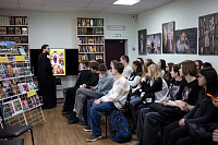 Школьники и студенты в Троицком соборе г. Щёлково