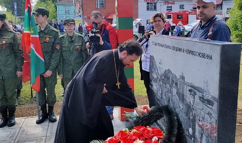 Открытие памятника воинам-пограничникам в Дрезне