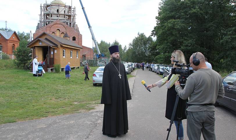 Установка купола и креста на Богородицерождественский храм в Савостьянове