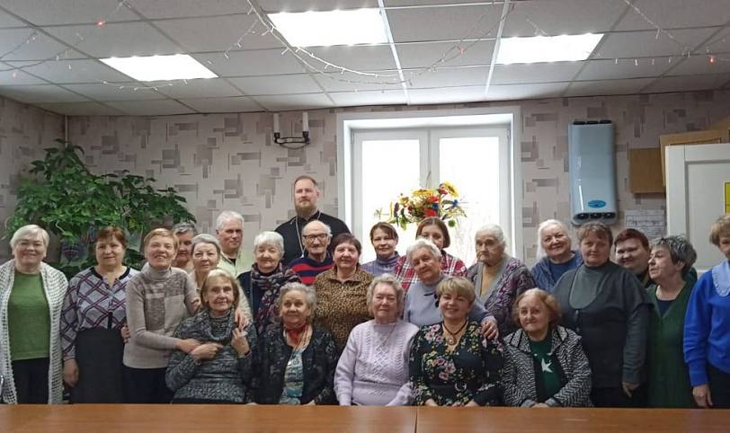 Беседа священника с подопечными социального центра «Забота» города Щёлково