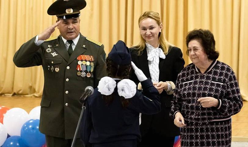 Посвящение школьников в кадеты в посёлке Свердловский