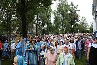 Архиерейское богослужение в Успенском храме на Стромыни